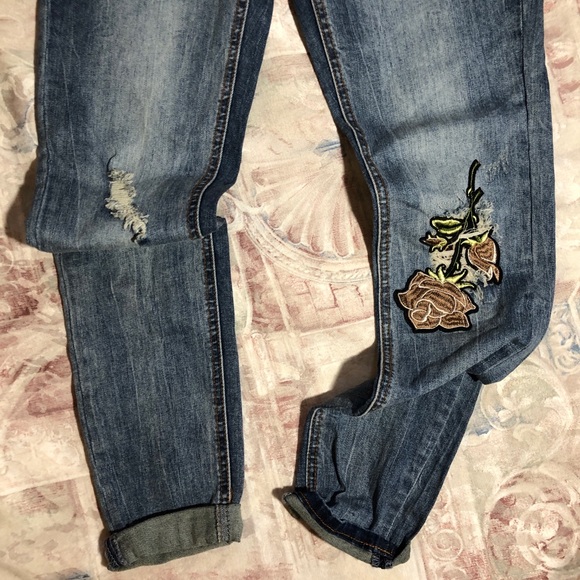 Distressed Stretch Jeans - Picture 4 of 6